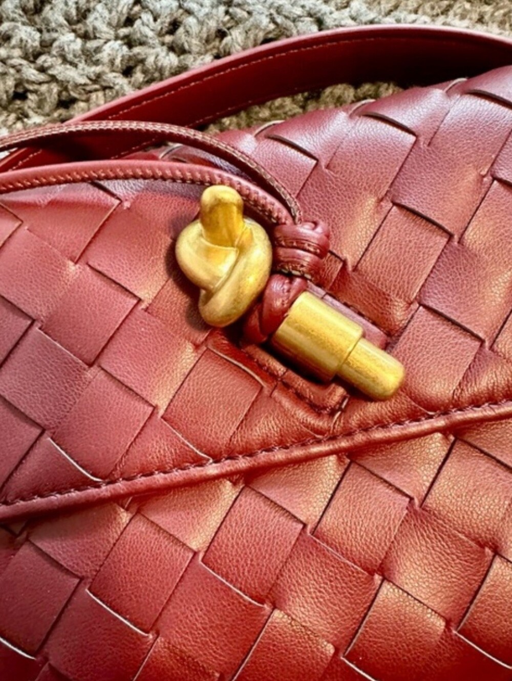 NEW & Never Worn Woven Faux Leather Shoulder Crossbody Bag Deep Burgundy Handbag